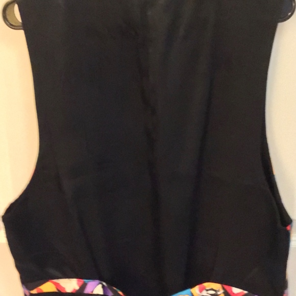 Looney Tunes Ladies button front vest - Picture 2 of 3